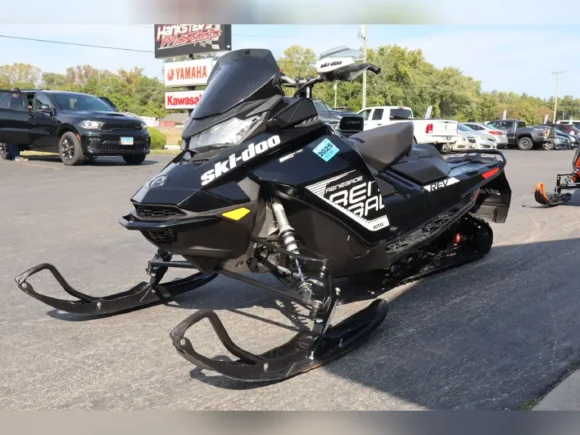 2017 Ski-Doo Snowmobile Renegade Adrenaline 850 E-TEC - Image 3