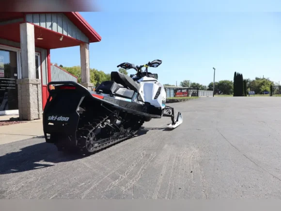 2019 Ski-Doo Snowmobile Backcountry 850 E-Tec - Image 5