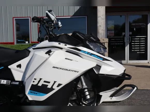 2019 Ski-Doo Snowmobile Backcountry 850 E-Tec - Image 4