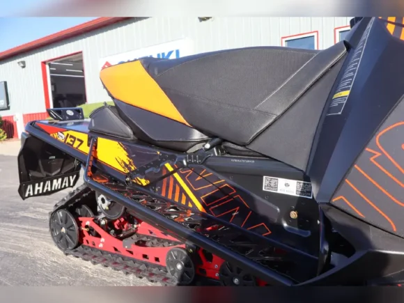 2025 Yamaha Snowmobile Sidewinder L-TX SE - Image 9