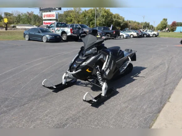 2018 Polaris Snowmobile 800 Switchback Assault 144 ES 2.0 - Image 2