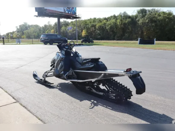 2018 Polaris Snowmobile 800 Switchback Assault 144 ES 2.0 - Image 4