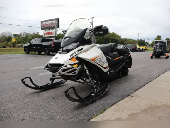 2018 Ski-Doo Snowmobile Renegade Adrenaline 850 E-TEC - Image 3